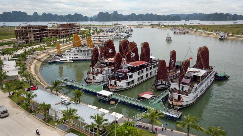 Halong Glory Legend Cruise Hotel Ha Long Exterior photo